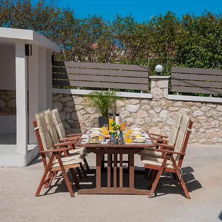 Yve * Koskinou (Rhodes)